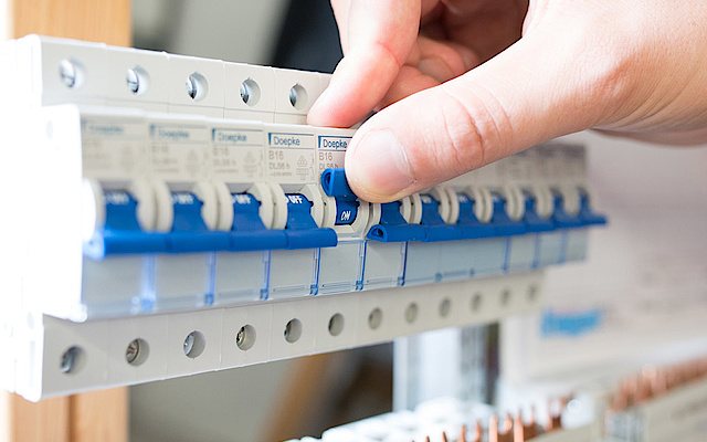 Schalt­schrank­bau bei Elektrotechnik Roland Friedrich in Freital